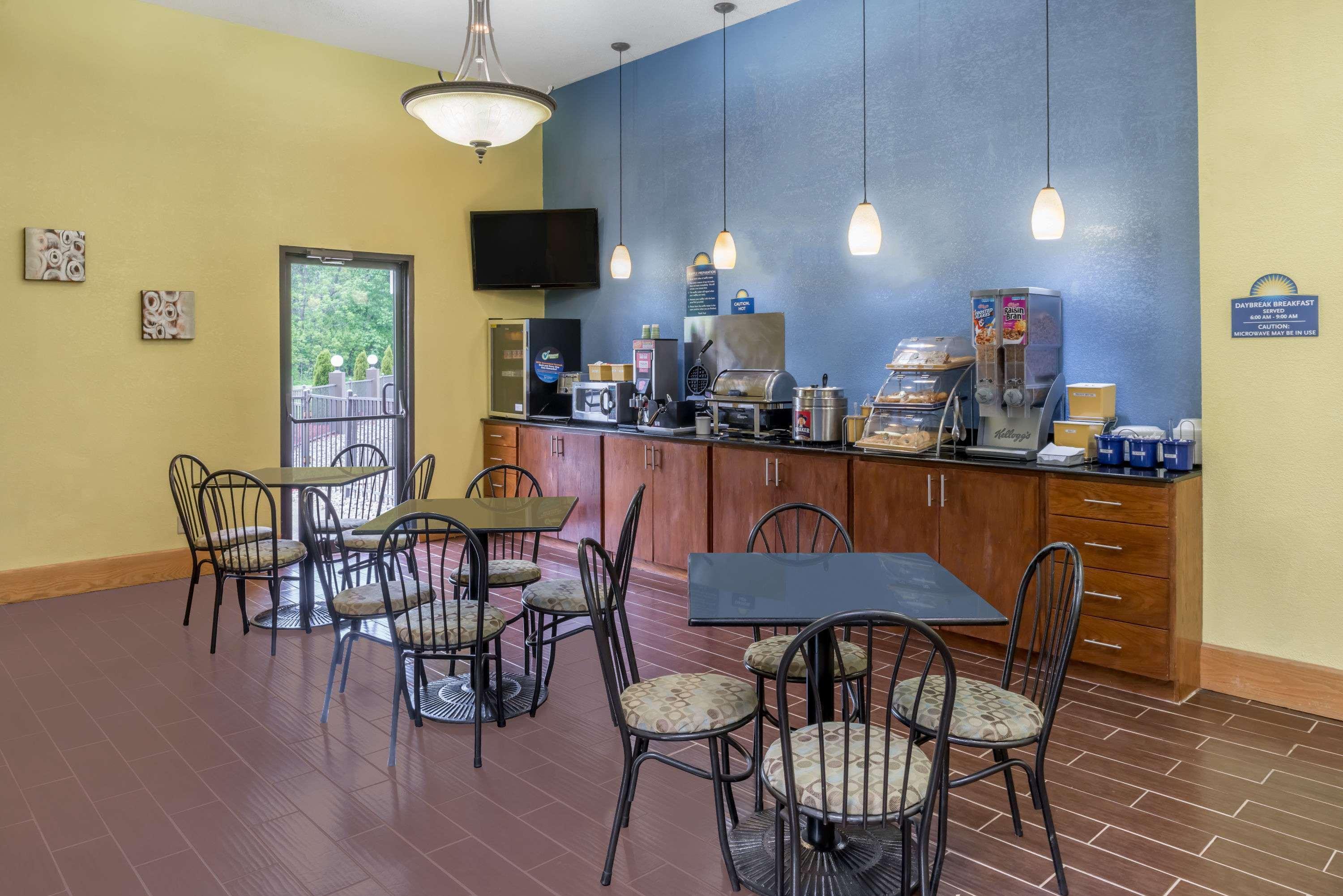 Days Inn & Suites By Wyndham Casey Экстерьер фото